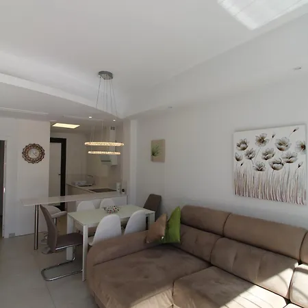 Villa Fabulous With Private Pool & Large Roof Solarium